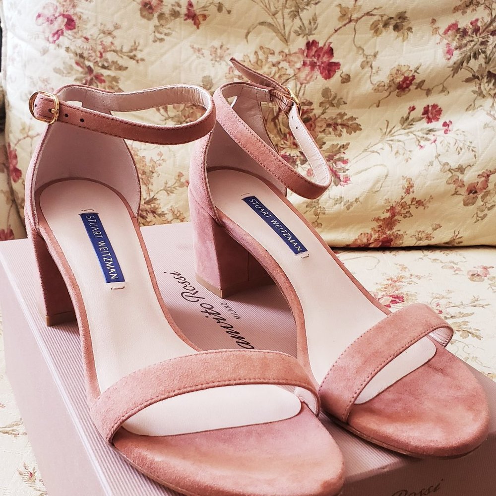 $360 great Stuart Weitzman shoes size 6